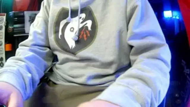 Snapshot of Bowerboi chatting on 12-21-25, 12:07 Bowerboi online show from 12-21-25, 12:07