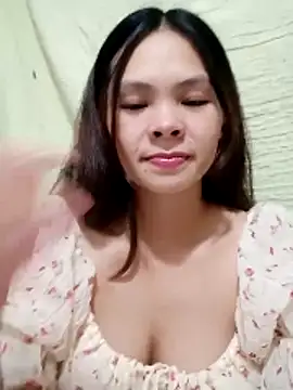 quynhquynh  online show from 11-26-25, 03:24