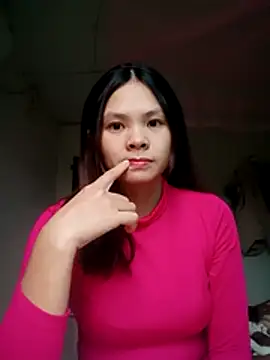 quynhquynh  online show from 12-16-25, 01:32