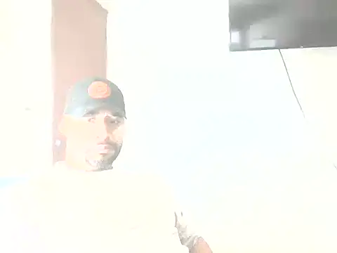 Snapshot of musclehetero chatting on 01-06-26, 04:11 musclehetero online show from 01-06-26, 04:11