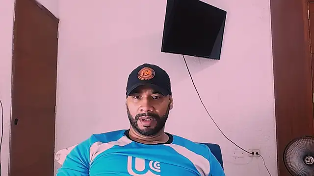 Snapshot of musclehetero chatting on 01-10-26, 02:57 musclehetero online show from 01-10-26, 02:57