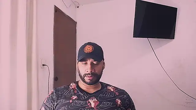 Snapshot of musclehetero chatting on 01-14-26, 06:08 musclehetero online show from 01-14-26, 06:08