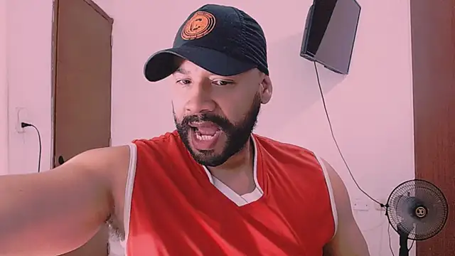 Snapshot of musclehetero chatting on 01-19-26, 08:18 musclehetero online show from 01-19-26, 08:18