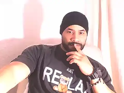 Snapshot of musclehetero chatting on 02-24-26, 09:13 musclehetero online show from 02-24-26, 09:13