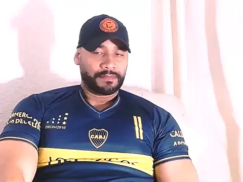 Snapshot of musclehetero chatting on 02-25-26, 12:37 musclehetero online show from 02-25-26, 12:37