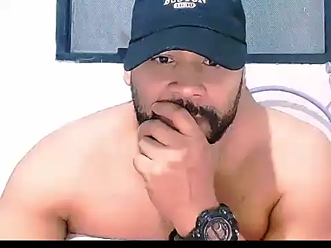 Snapshot of musclehetero chatting on 03-03-26, 06:52 musclehetero online show from 03-03-26, 06:52