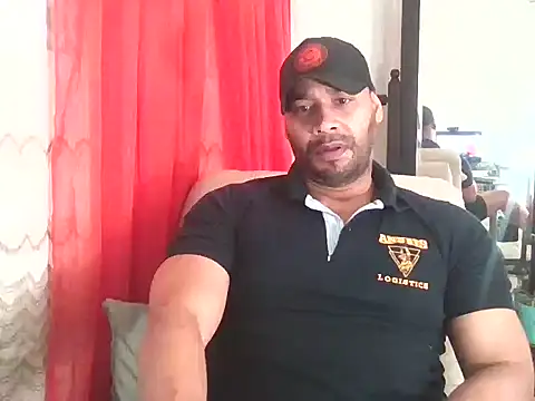 Snapshot of musclehetero chatting on 05-07-26, 02:11 musclehetero online show from 05-07-26, 02:11