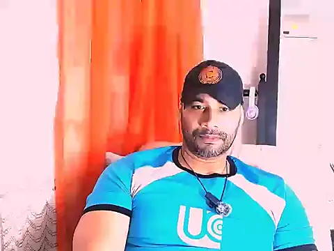 Snapshot of musclehetero chatting on 05-11-26, 05:10 musclehetero online show from 05-11-26, 05:10