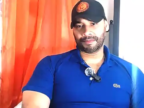 Snapshot of musclehetero chatting on 05-15-26, 02:18 musclehetero online show from 05-15-26, 02:18