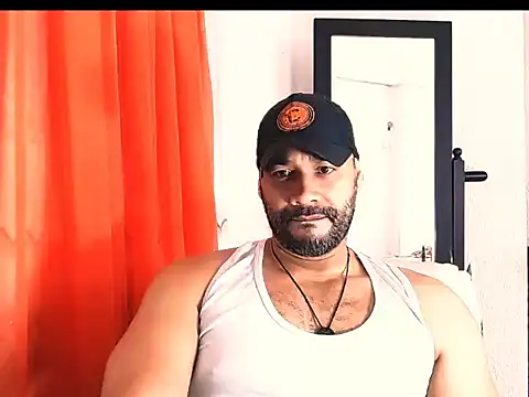 Snapshot of musclehetero chatting on 05-17-26, 02:13 musclehetero online show from 05-17-26, 02:13