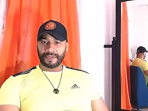 Snapshot of musclehetero chatting on 05-19-26, 08:04 musclehetero online show from 05-19-26, 08:04