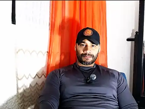 Snapshot of musclehetero chatting on 05-20-26, 08:09 musclehetero online show from 05-20-26, 08:09