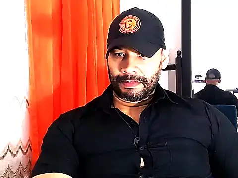 Snapshot of musclehetero chatting on 05-21-26, 01:34 musclehetero online show from 05-21-26, 01:34