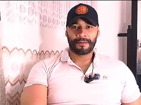 Snapshot of musclehetero chatting on 05-21-26, 05:20 musclehetero online show from 05-21-26, 05:20