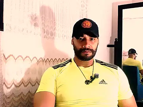 Snapshot of musclehetero chatting on 05-23-26, 09:30 musclehetero online show from 05-23-26, 09:30
