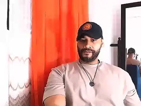 Snapshot of musclehetero chatting on 05-25-26, 03:07 musclehetero online show from 05-25-26, 03:07
