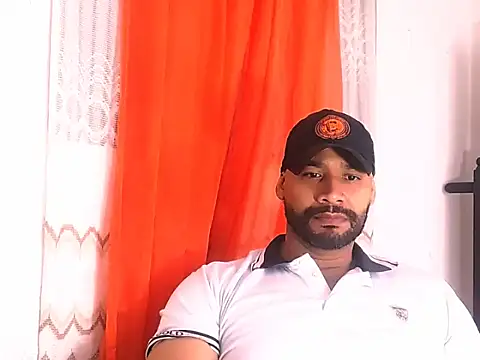 Snapshot of musclehetero chatting on 05-26-26, 05:20 musclehetero online show from 05-26-26, 05:20