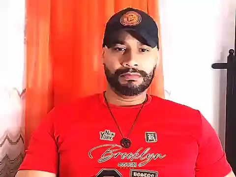 Snapshot of musclehetero chatting on 05-27-26, 02:47 musclehetero online show from 05-27-26, 02:47