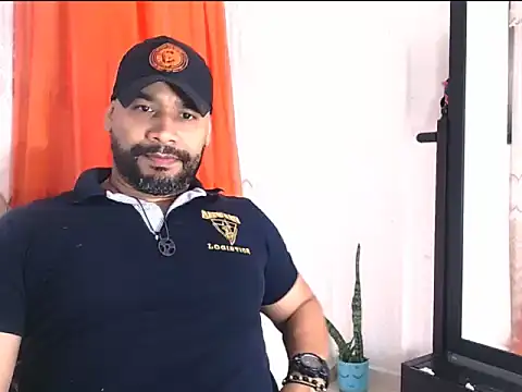 Snapshot of musclehetero chatting on 05-29-26, 05:44 musclehetero online show from 05-29-26, 05:44