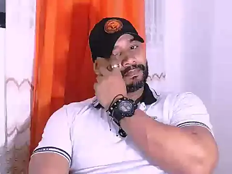 Snapshot of musclehetero chatting on 05-30-26, 11:13 musclehetero online show from 05-30-26, 11:13