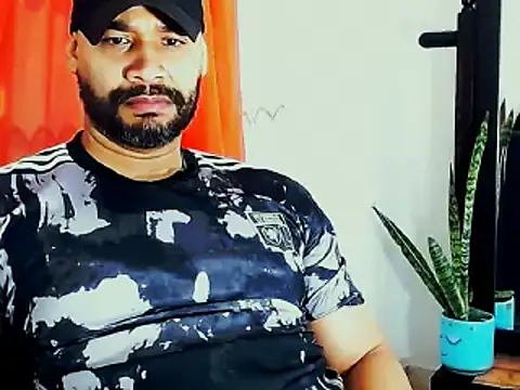 Snapshot of musclehetero chatting on 05-31-26, 11:17 musclehetero online show from 05-31-26, 11:17