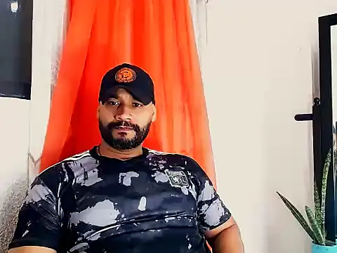 Snapshot of musclehetero chatting on 05-31-26, 06:09 musclehetero online show from 05-31-26, 06:09