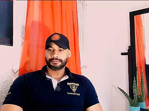 Snapshot of musclehetero chatting on 06-01-26, 12:29 musclehetero online show from 06-01-26, 12:29