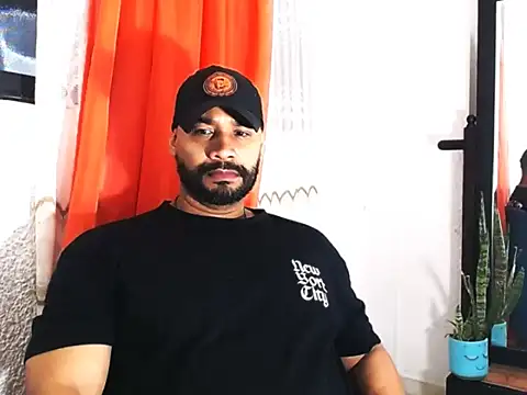 Snapshot of musclehetero chatting on 06-02-26, 01:18 musclehetero online show from 06-02-26, 01:18