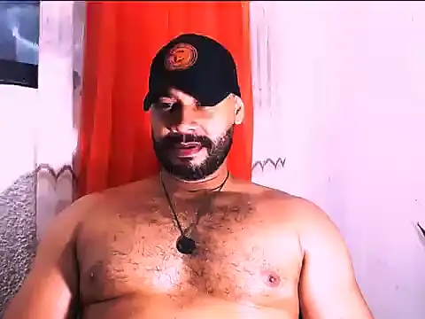 Snapshot of musclehetero chatting on 06-03-26, 01:36 musclehetero online show from 06-03-26, 01:36