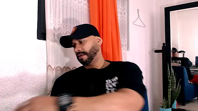 Snapshot of musclehetero chatting on 06-08-26, 03:34 musclehetero online show from 06-08-26, 03:34