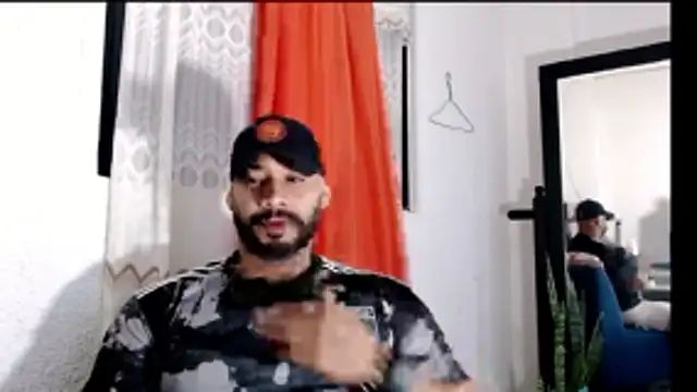 Snapshot of musclehetero chatting on 06-10-26, 11:20 musclehetero online show from 06-10-26, 11:20