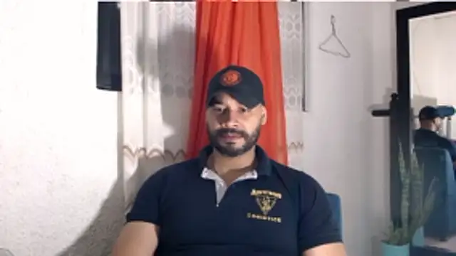 Snapshot of musclehetero chatting on 06-11-26, 02:53 musclehetero online show from 06-11-26, 02:53