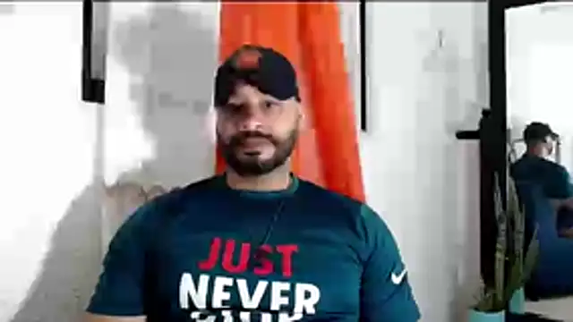 Snapshot of musclehetero chatting on 06-12-26, 01:37 musclehetero online show from 06-12-26, 01:37