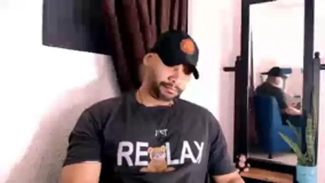 Snapshot of musclehetero chatting on 06-15-26, 02:41 musclehetero online show from 06-15-26, 02:41