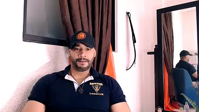 Snapshot of musclehetero chatting on 06-16-26, 05:59 musclehetero online show from 06-16-26, 05:59