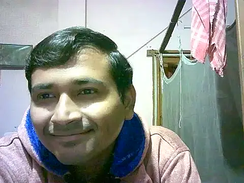 Snapshot of handsome12345_ chatting on 12-23-25, 03:04 handsome12345 online show from 12-23-25, 03:04