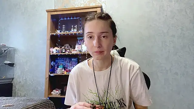 Snapshot of CyberAIice chatting on 11-21-25, 06:12 CyberAIice online show from 11-21-25, 06:12