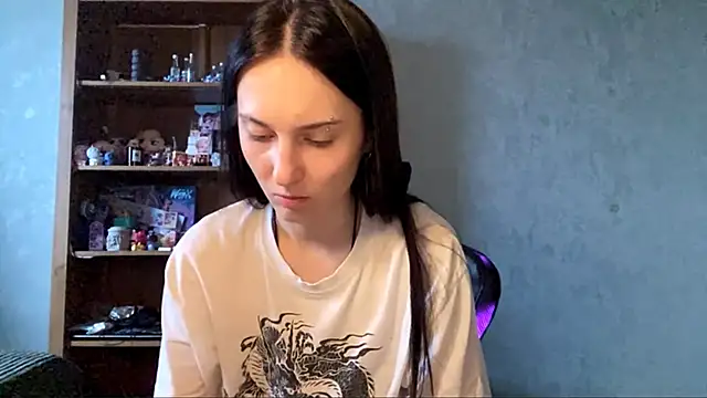 Snapshot of CyberAIice chatting on 11-23-25, 06:46 CyberAIice online show from 11-23-25, 06:46