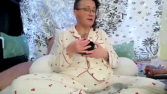 sareberr420 online show from 04-22-26, 03:24