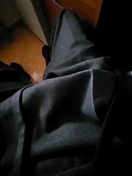 Snapshot of Raika25 chatting on 11-28-25, 01:36 Raika25 online show from 11-28-25, 01:36