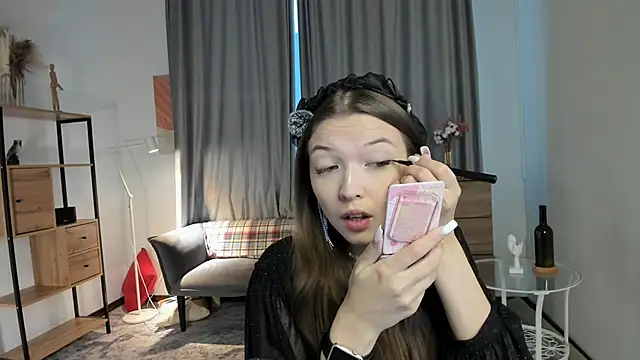 Snapshot of SalliePrutt chatting on 12-18-25, 07:25 SalliePrutt online show from 12-18-25, 07:25