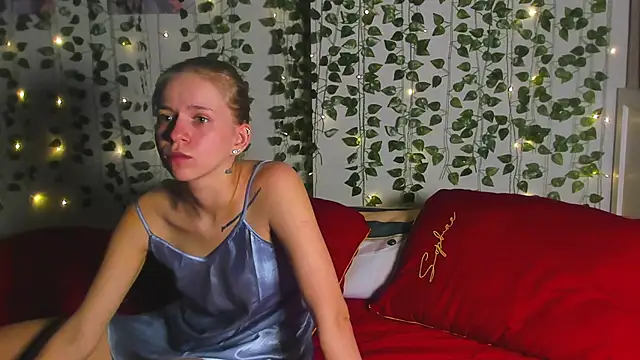 Snapshot of Cute_Beautiful_Princess chatting on 12-03-25, 11:03 Cute Beautiful Princess online show from 12-03-25, 11:03