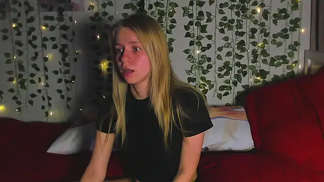 Snapshot of Cute_Beautiful_Princess chatting on 12-04-25, 11:13 Cute Beautiful Princess online show from 12-04-25, 11:13