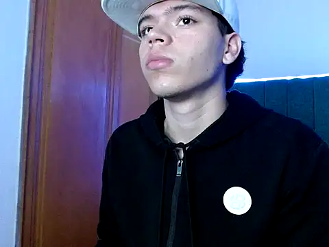 Snapshot of Lincon_Ale chatting on 12-05-25, 09:00 Lincon Ale online show from 12-05-25, 09:00