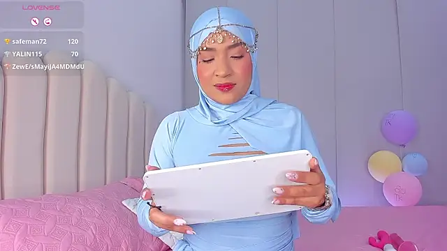 Amira-Zahra online show from 05-21-26, 10:28