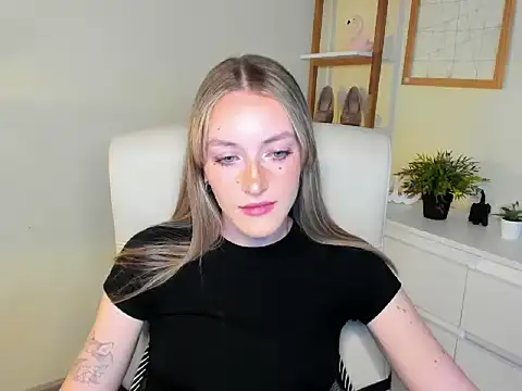 EvelynBlond online show from 11-21-25, 01:43