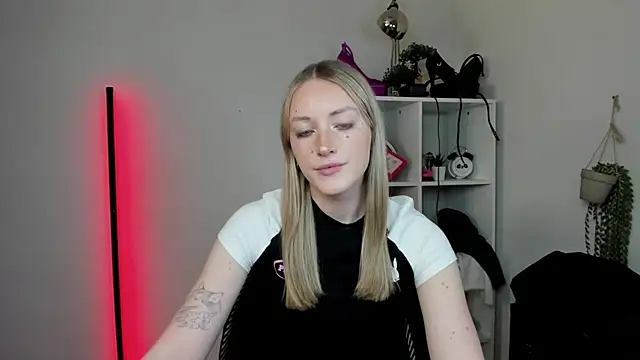 EvelynBlond online show from 04-01-26, 12:39