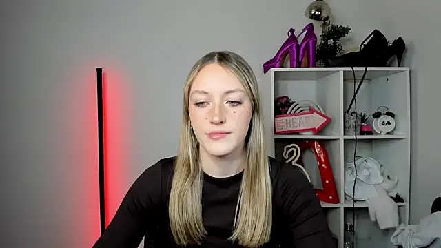 EvelynBlond online show from 04-24-26, 12:29