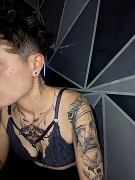 Snapshot of megan_NL chatting on 12-17-25, 11:33 megan NL online show from 12-17-25, 11:33