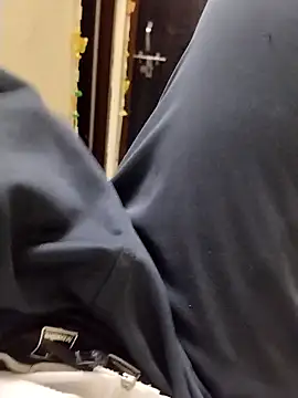 Snapshot of Roy___121 chatting on 02-16-26, 12:29 Roy 121 online show from 02-16-26, 12:29